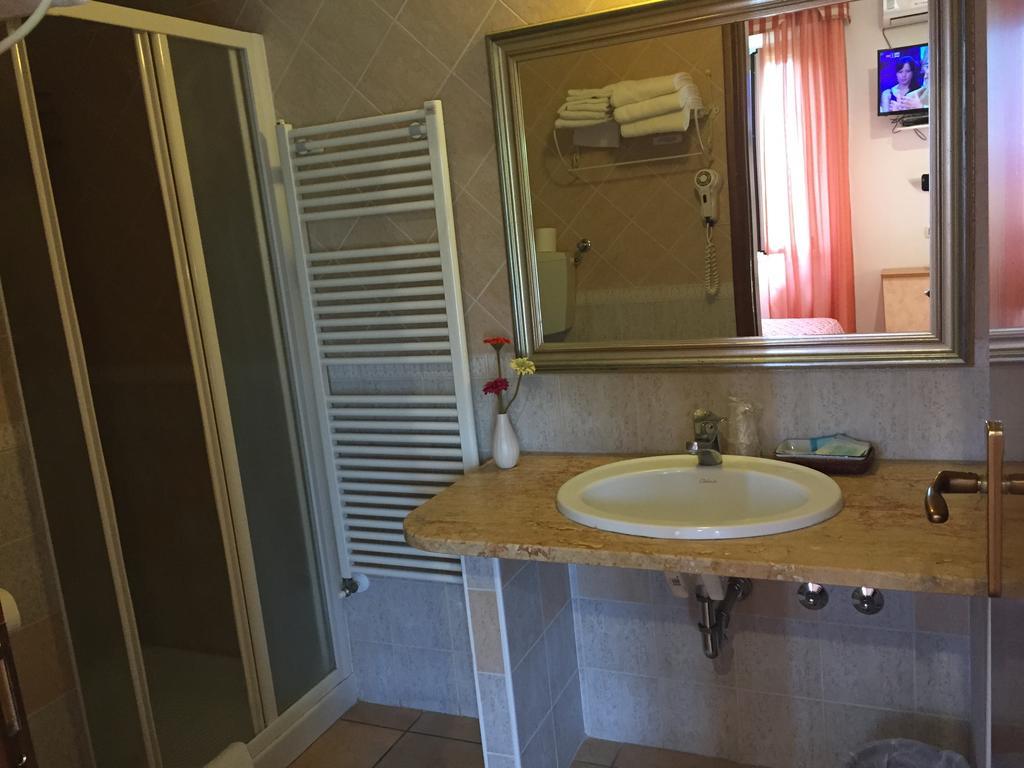 Hotel Magda Novafeltria Rum bild